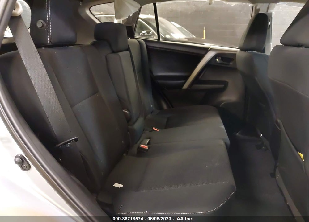 2016 TOYOTA RAV4 XLE VIN: 2T3RFREV8GW431402