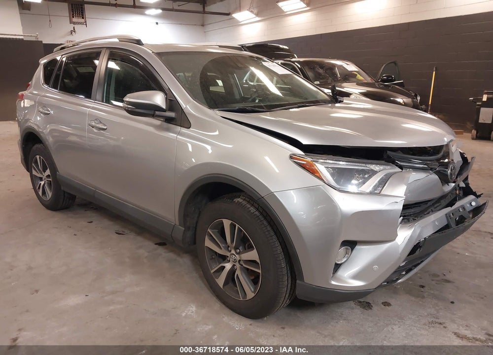 2016 TOYOTA RAV4 XLE VIN: 2T3RFREV8GW431402