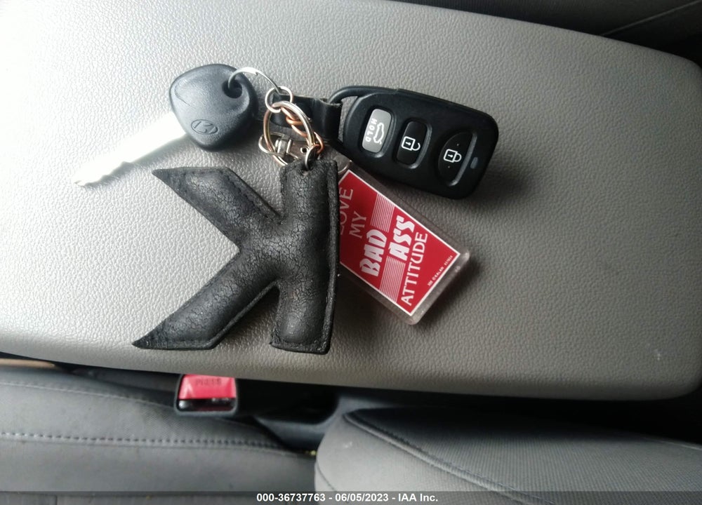 2019 HYUNDAI ELANTRA SE VIN: 5NPD74LFXKH424859