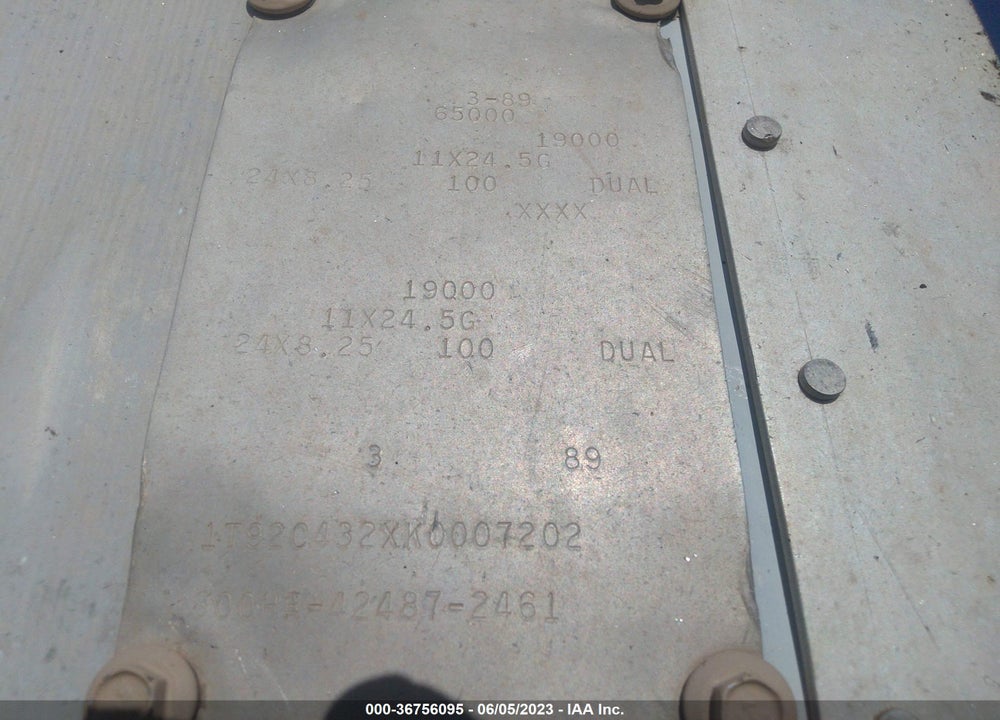 1989 CORNHUSKER 43 FT GRAIN HOPPER VIN: 1T92C432XK0007202