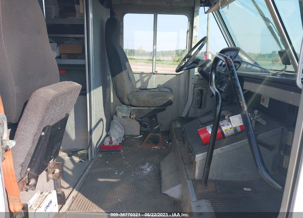 2009 FREIGHTLINER CHASSIS M LINE WALK-IN VAN VIN: 4UZAANDU69CAM6146