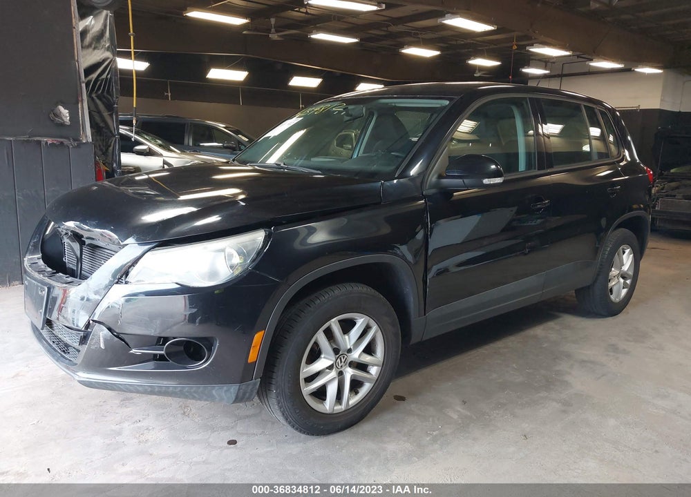 2011 VOLKSWAGEN TIGUAN S VIN: WVGBV7AX2BW511770