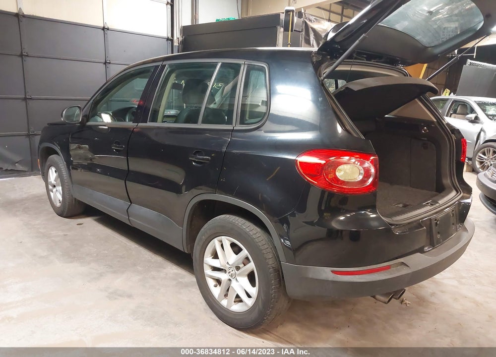 2011 VOLKSWAGEN TIGUAN S VIN: WVGBV7AX2BW511770