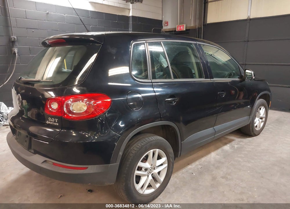 2011 VOLKSWAGEN TIGUAN S VIN: WVGBV7AX2BW511770