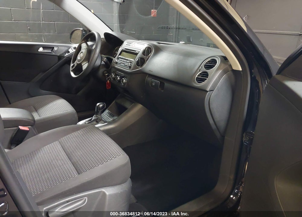 2011 VOLKSWAGEN TIGUAN S VIN: WVGBV7AX2BW511770