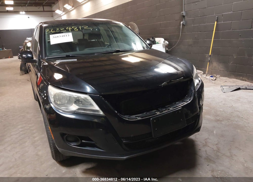 2011 VOLKSWAGEN TIGUAN S VIN: WVGBV7AX2BW511770
