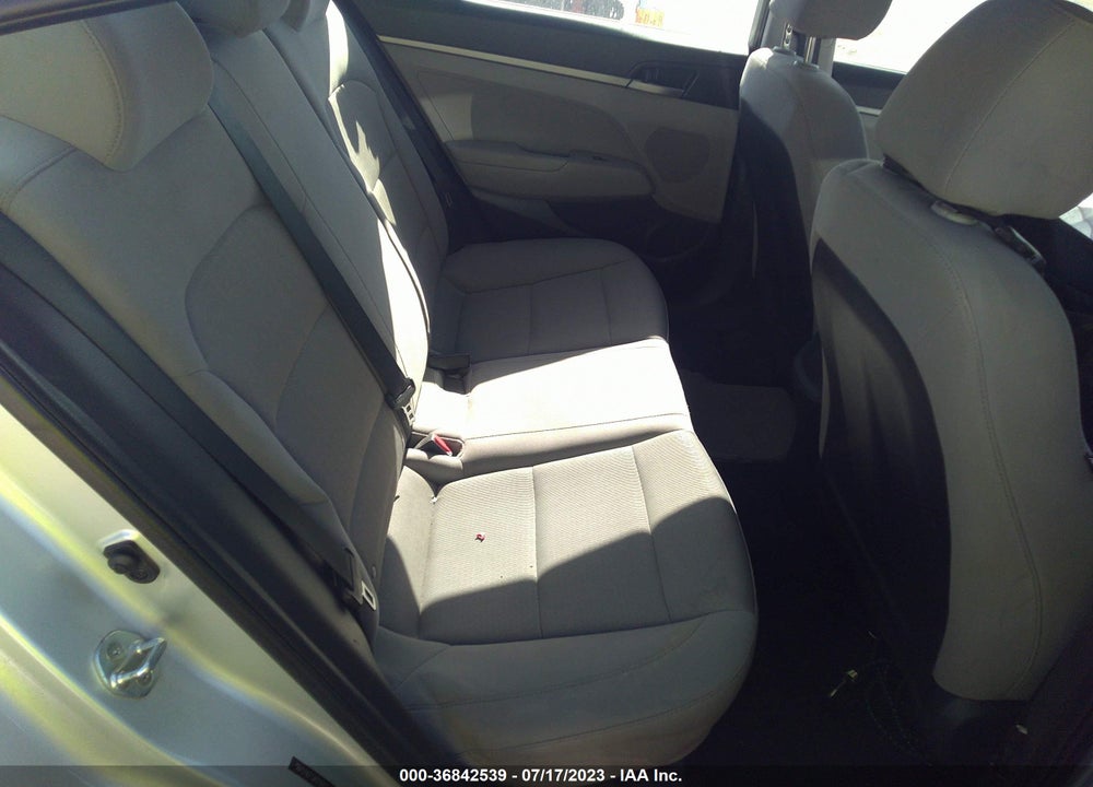 2018 HYUNDAI ELANTRA SE VIN: 5NPD74LF3JH218457