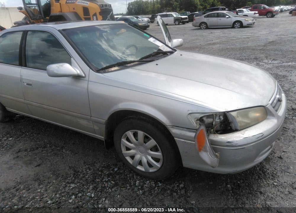 2000 TOYOTA CAMRY LE VIN: JT2BG28K6Y0434398