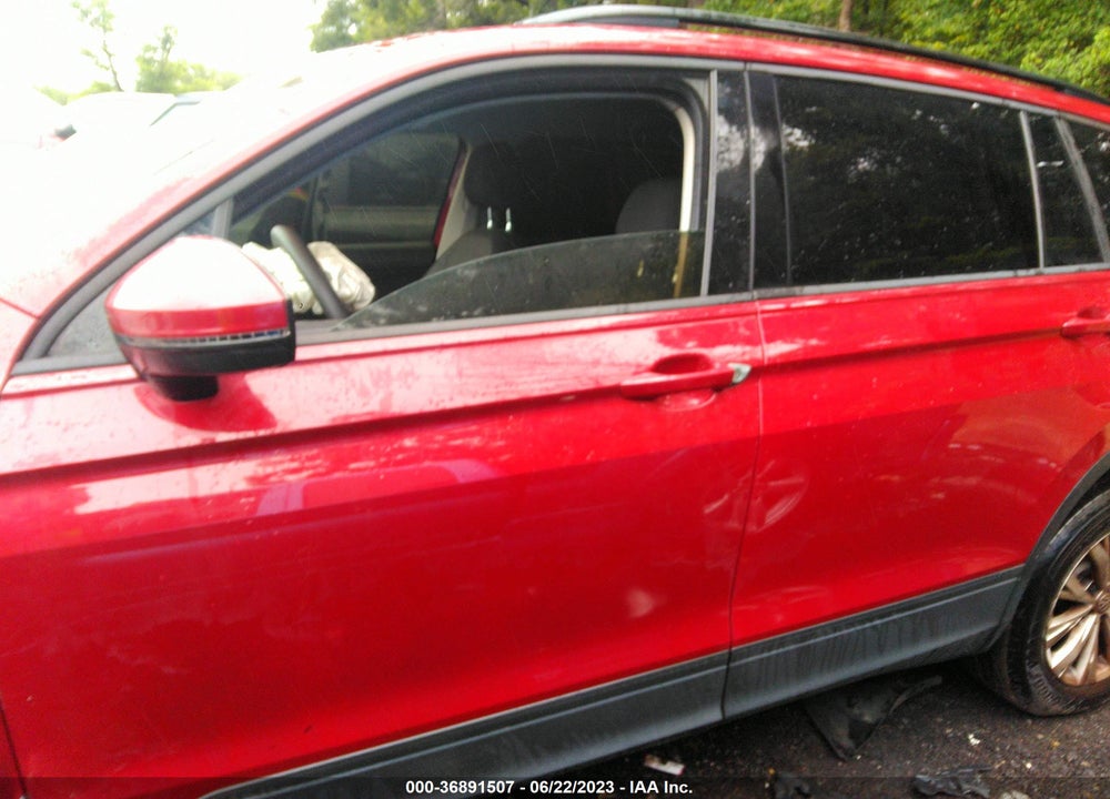 2018 VOLKSWAGEN TIGUAN 2.0T S VIN: 3VV0B7AX0JM025480