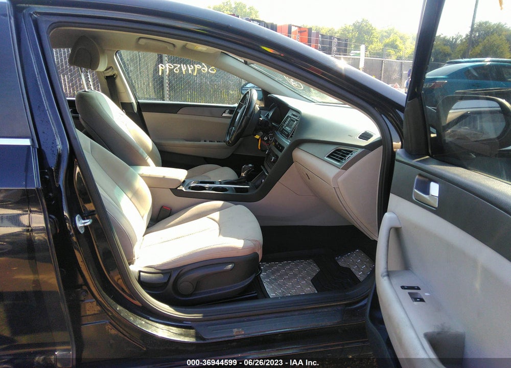 2015 HYUNDAI SONATA SE VIN: 5NPE24AF6FH071516
