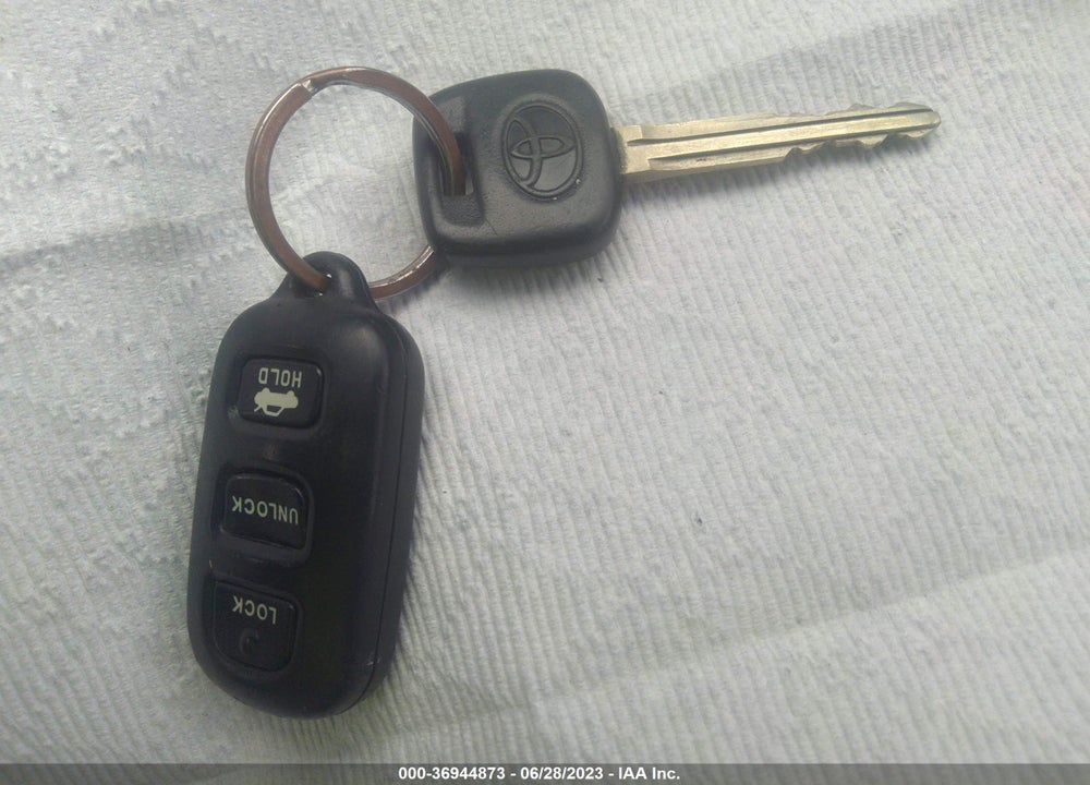 2005 TOYOTA CAMRY LE VIN: 4T1BE32K25U633122