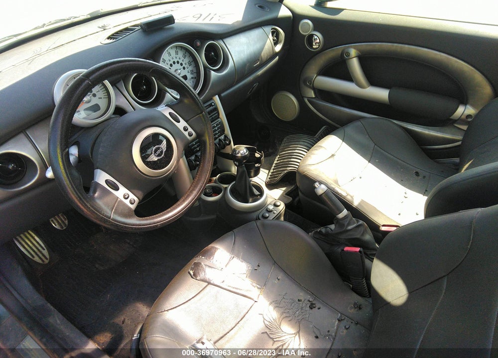 2004 MINI COOPER S VIN: WMWRE33444TD75015