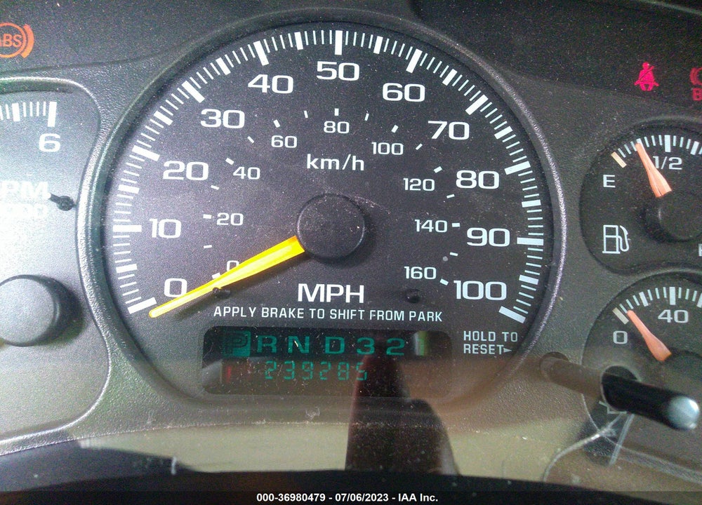 2001 CHEVROLET SUBURBAN LS VIN: 3GNFK16T11G154118