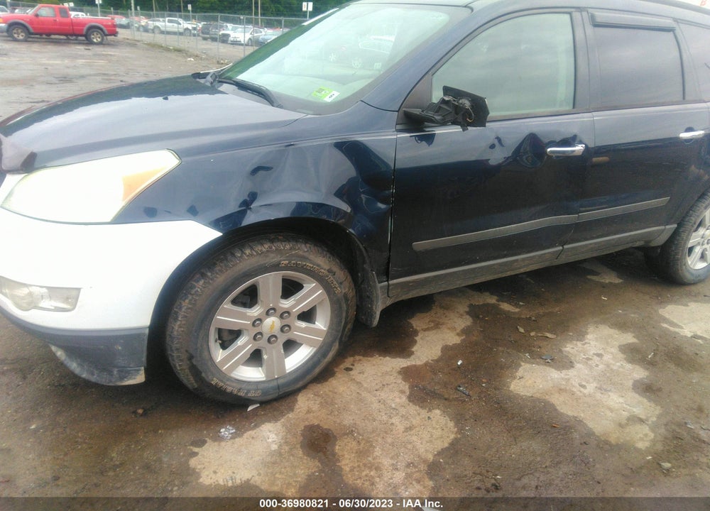 2011 CHEVROLET TRAVERSE LS VIN: 1GNKVFED1BJ333529