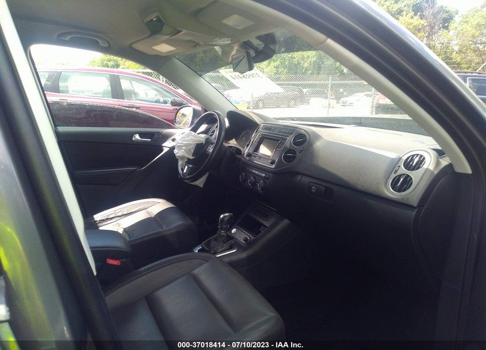 2016 VOLKSWAGEN TIGUAN S VIN: WVGAV7AX5GW613891