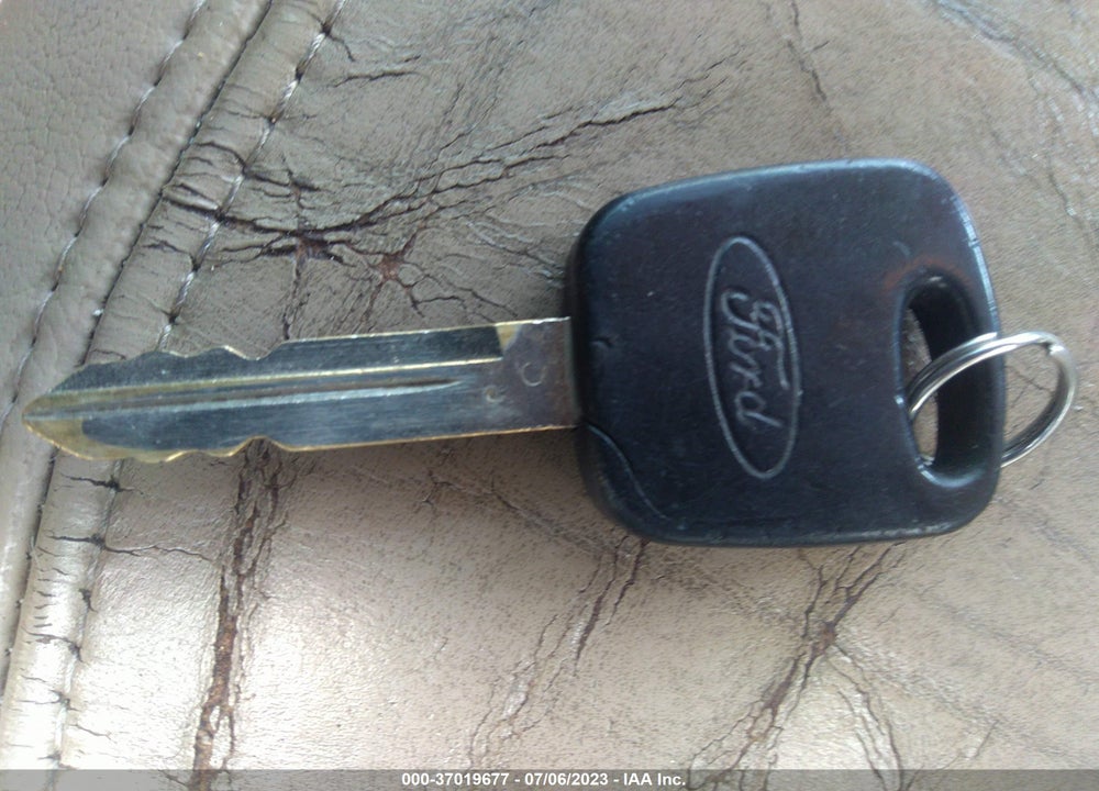 2000 FORD EXPEDITION EDDIE BAUER VIN: 1FMPU18L8YLC47697