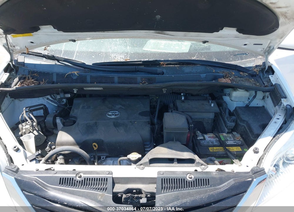 2011 TOYOTA SIENNA LE V6 VIN: 5TDKK3DCXBS088998