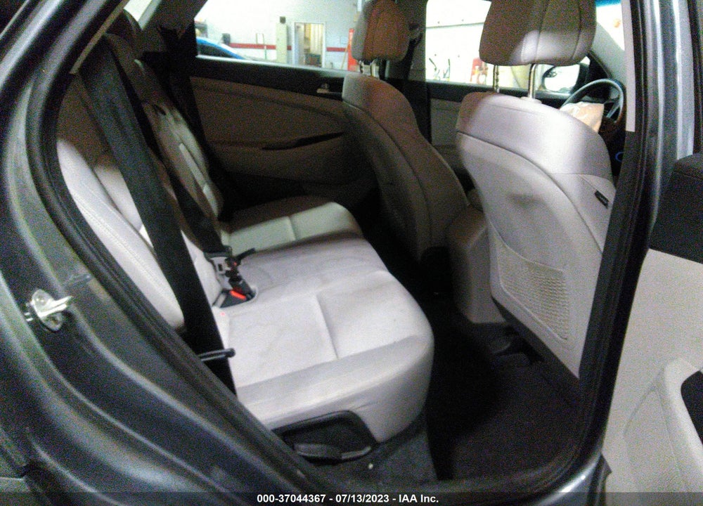 2016 HYUNDAI TUCSON SE VIN: KM8J33A46GU106269