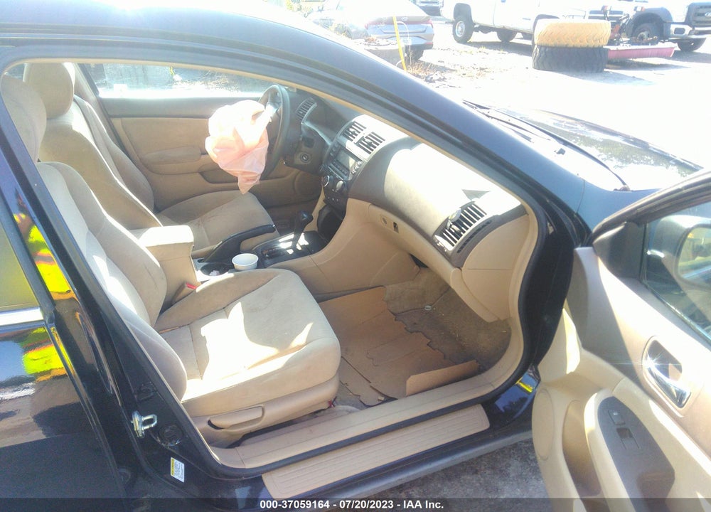 2005 HONDA ACCORD 2.4 LX VIN: 1HGCM56425A059059