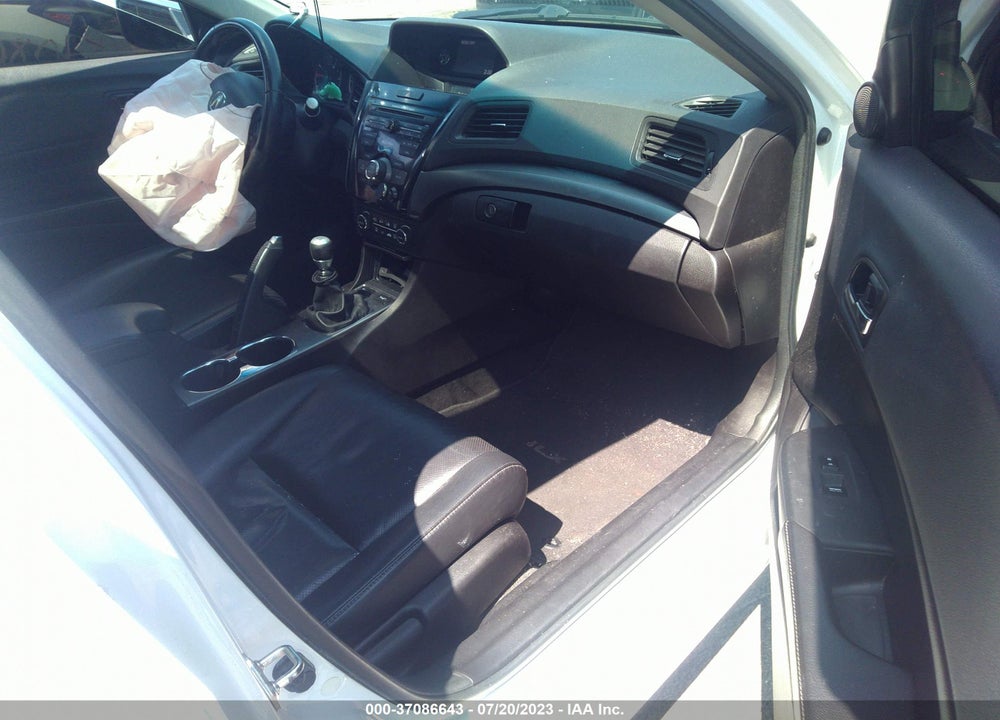 2013 ACURA ILX VIN: 19VDE2E58DE001387