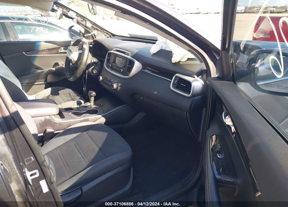 2016 KIA SORENTO 2.4L LX VIN: 5XYPGDA37GG169768