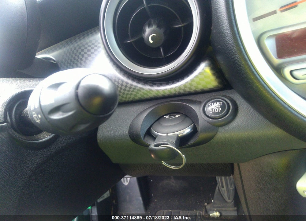 2010 MINI COOPER S VIN: WMWMF7C57ATZ73406