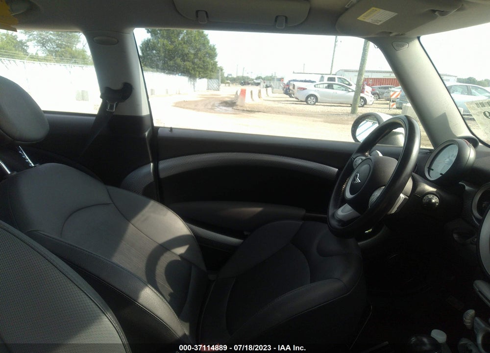 2010 MINI COOPER S VIN: WMWMF7C57ATZ73406