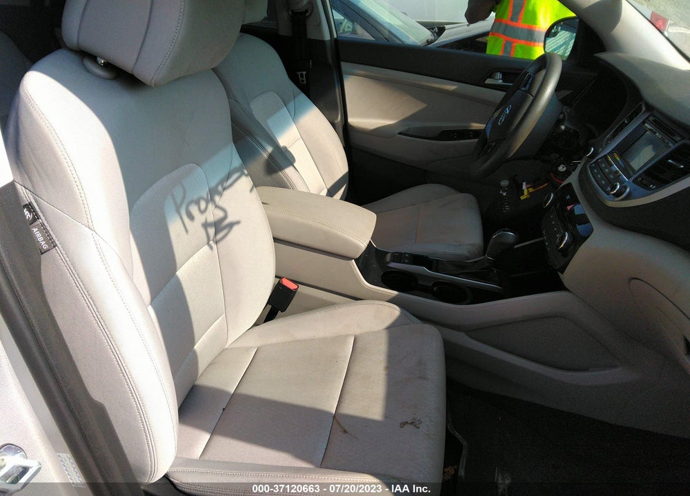 2017 HYUNDAI TUCSON SE VIN: KM8J3CA46HU527491