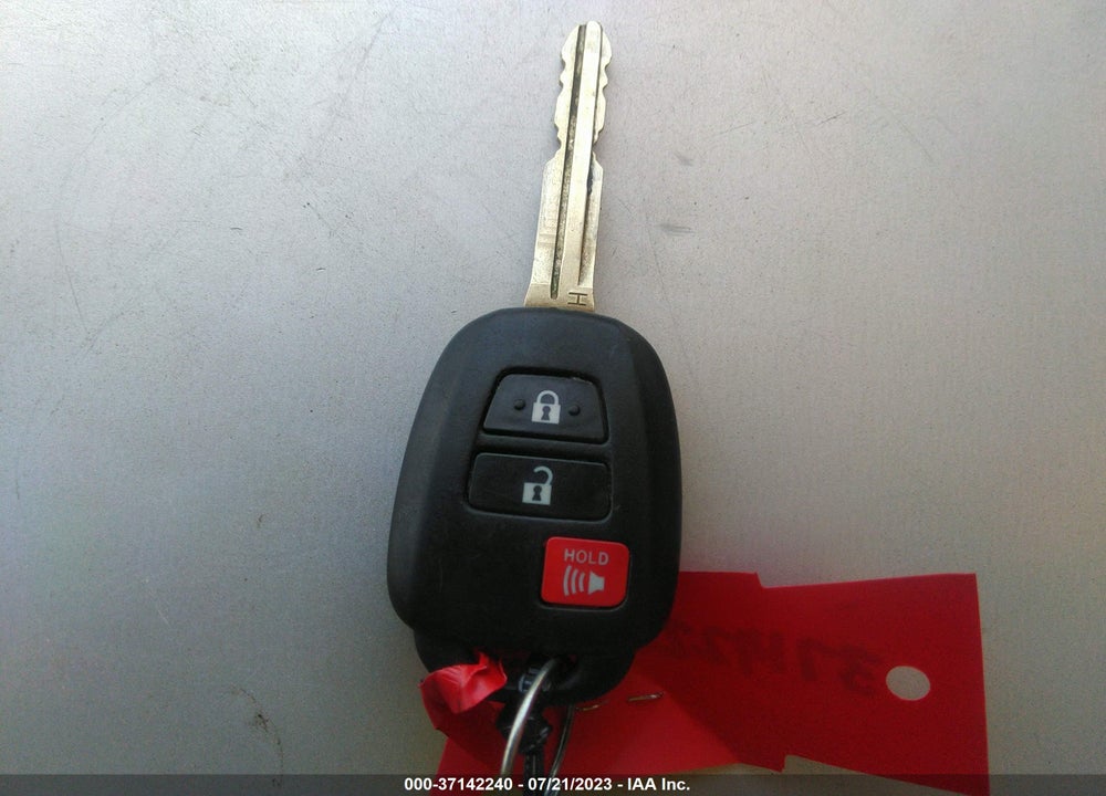 2018 TOYOTA RAV4 XLE VIN: 2T3WFREV0JW485190