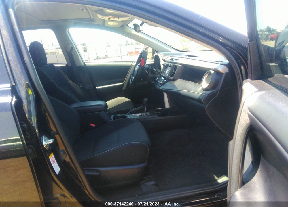 2018 TOYOTA RAV4 XLE VIN: 2T3WFREV0JW485190