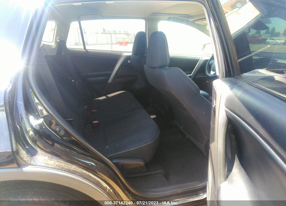 2018 TOYOTA RAV4 XLE VIN: 2T3WFREV0JW485190