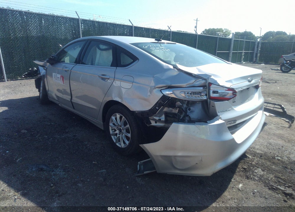 2018 FORD FUSION S VIN: 3FA6P0G72JR207621