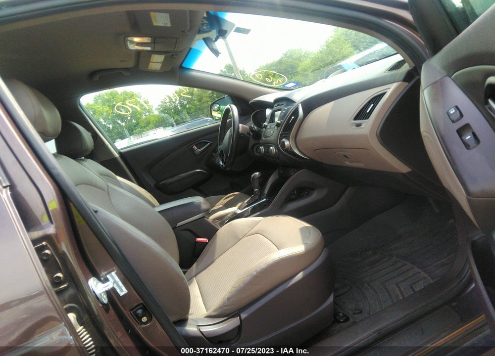 2015 HYUNDAI TUCSON SE VIN: KM8JU3AG7FU032530