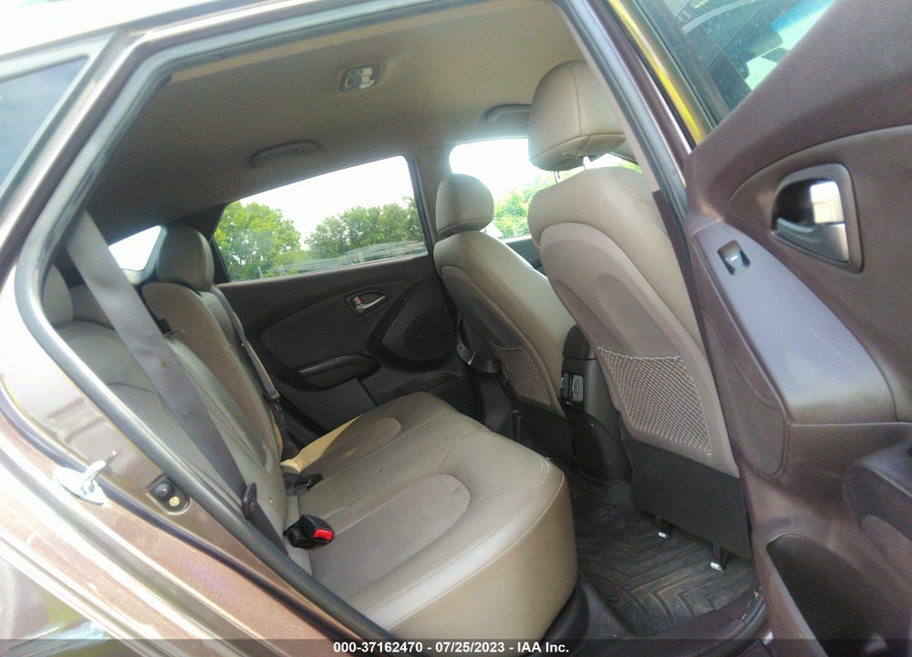 2015 HYUNDAI TUCSON SE VIN: KM8JU3AG7FU032530