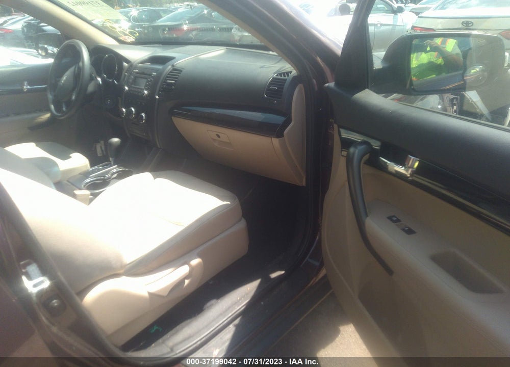 2011 KIA SORENTO LX VIN: 5XYKT4A13BG085119