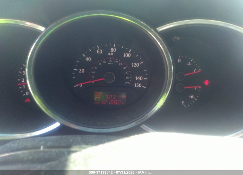 2011 KIA SORENTO LX VIN: 5XYKT4A13BG085119