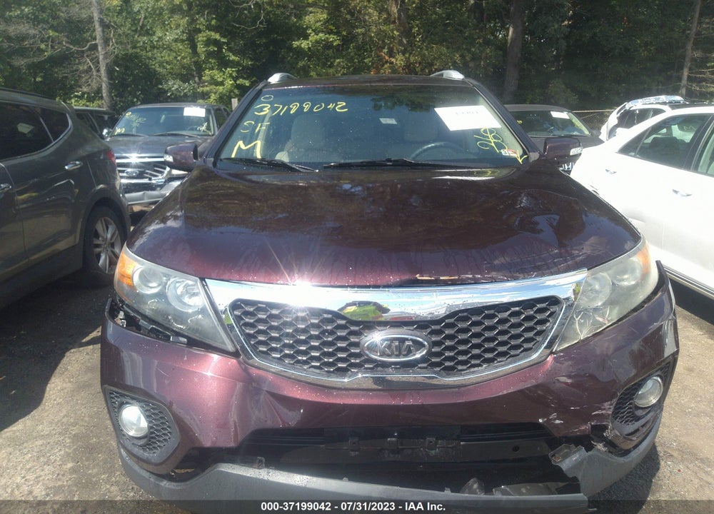 2011 KIA SORENTO LX VIN: 5XYKT4A13BG085119