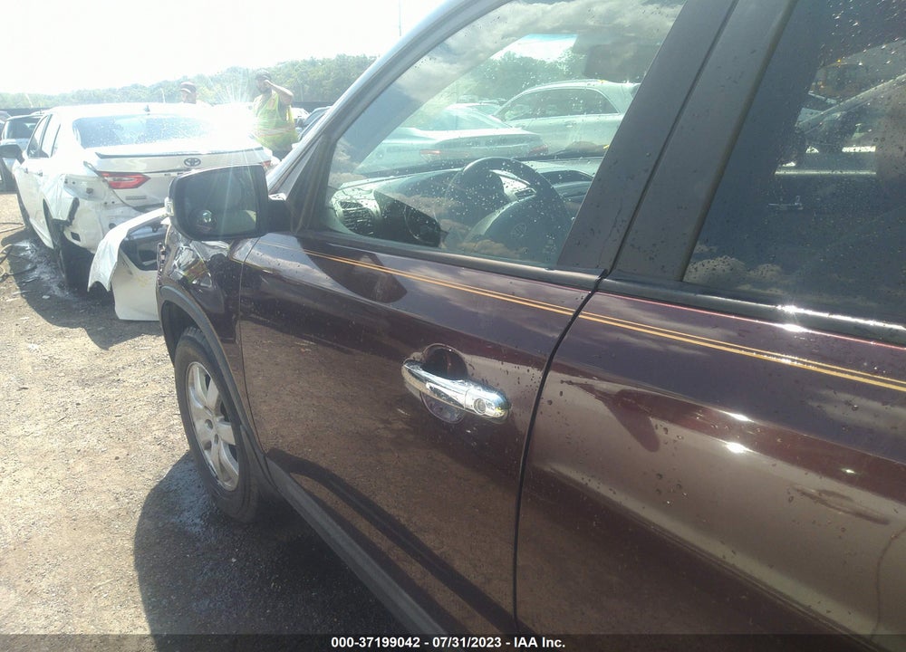 2011 KIA SORENTO LX VIN: 5XYKT4A13BG085119