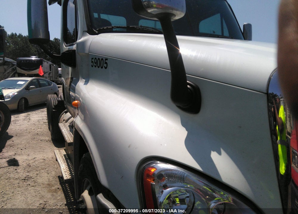 2012 FREIGHTLINER CASCADIA 125 VIN: 1FUJGEBG8CLBL8620