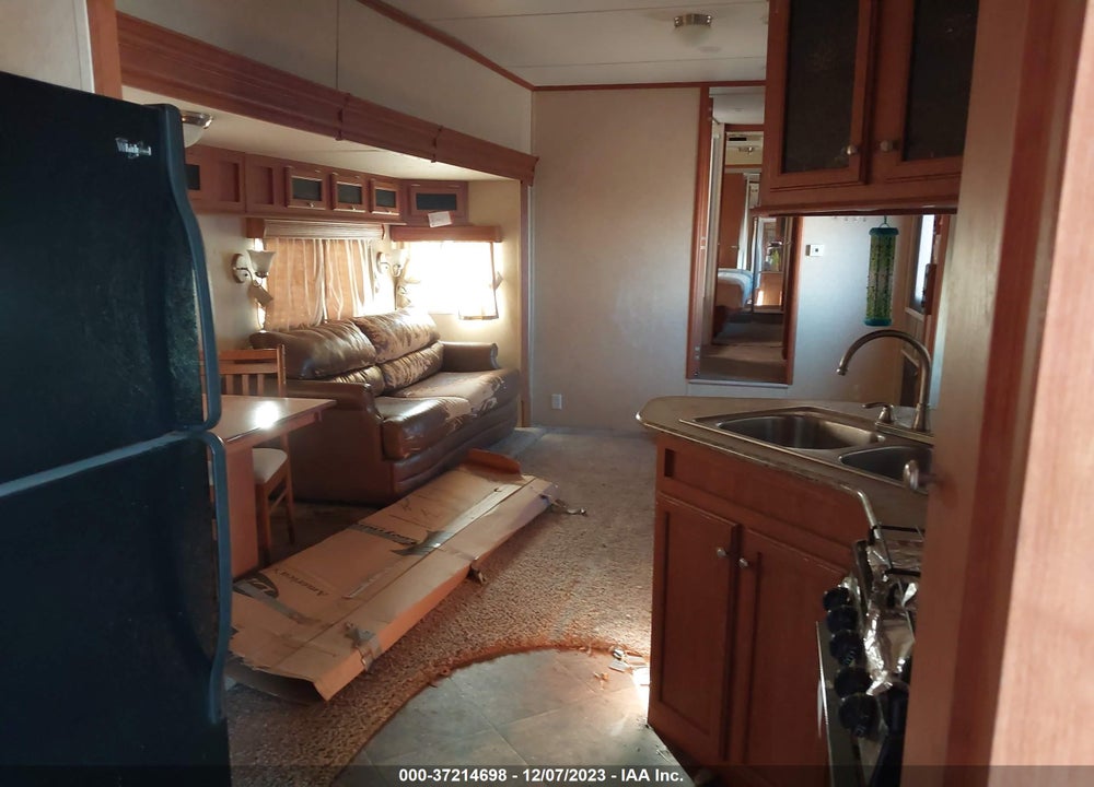2014 RECREATION BY DESIGN ROYAL TRAVEL 44' VIN: 5CZ300R33E1123709