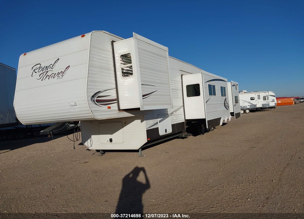 2014 RECREATION BY DESIGN ROYAL TRAVEL 44' VIN: 5CZ300R33E1123709