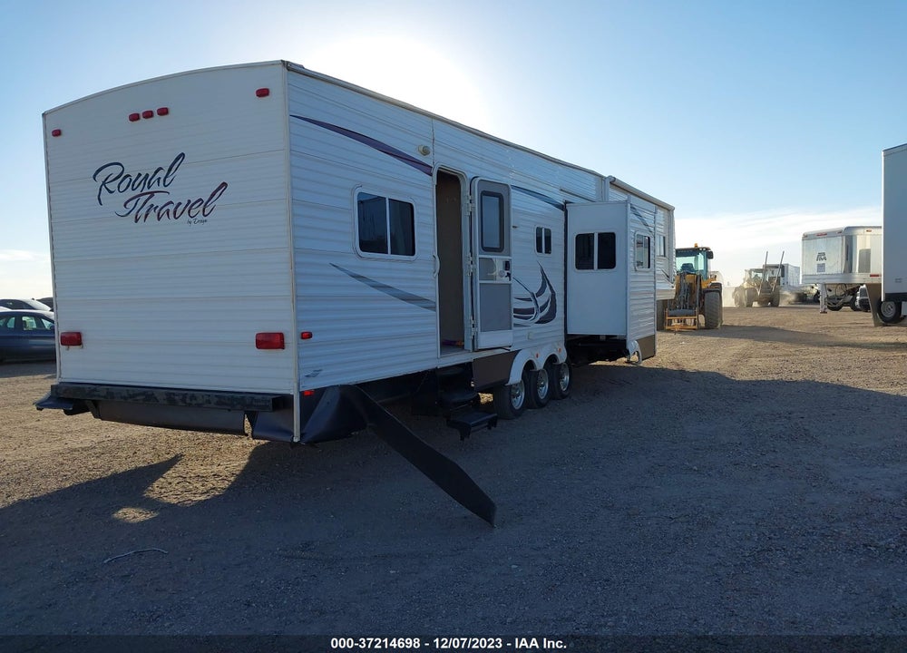 2014 RECREATION BY DESIGN ROYAL TRAVEL 44' VIN: 5CZ300R33E1123709