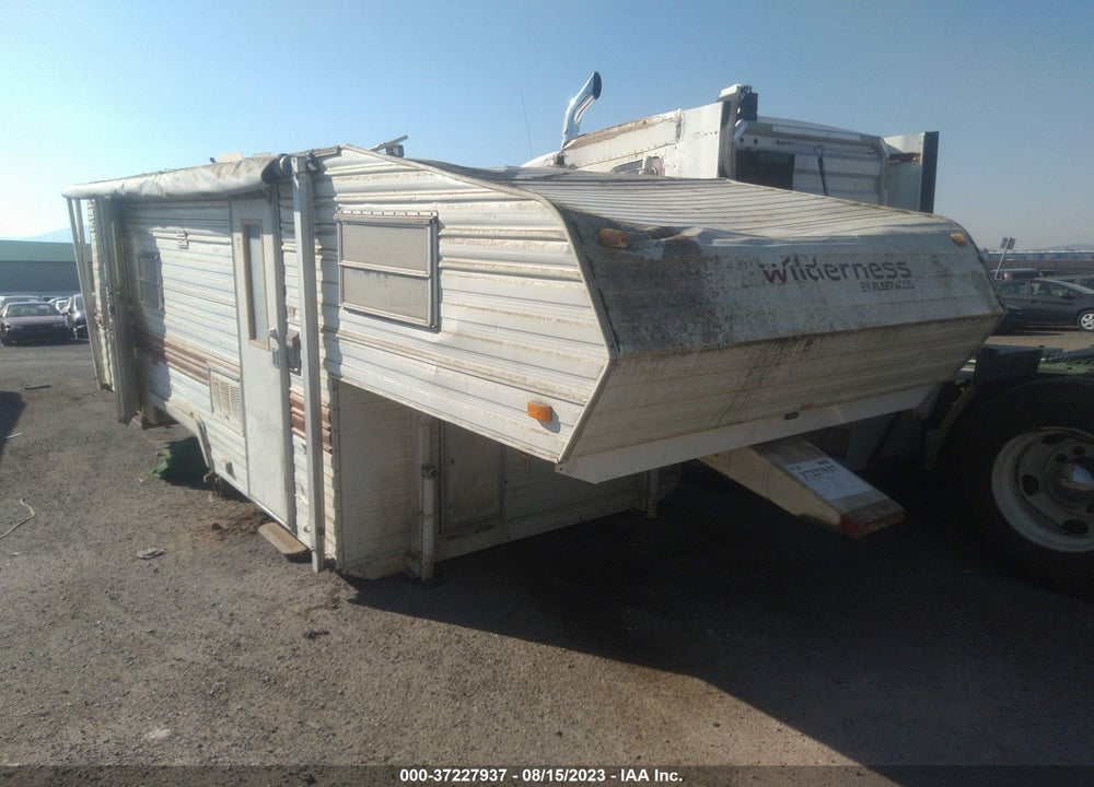 1985 FLEETWOOD WILDERNESS VIN: 1ED6H2427F2343739