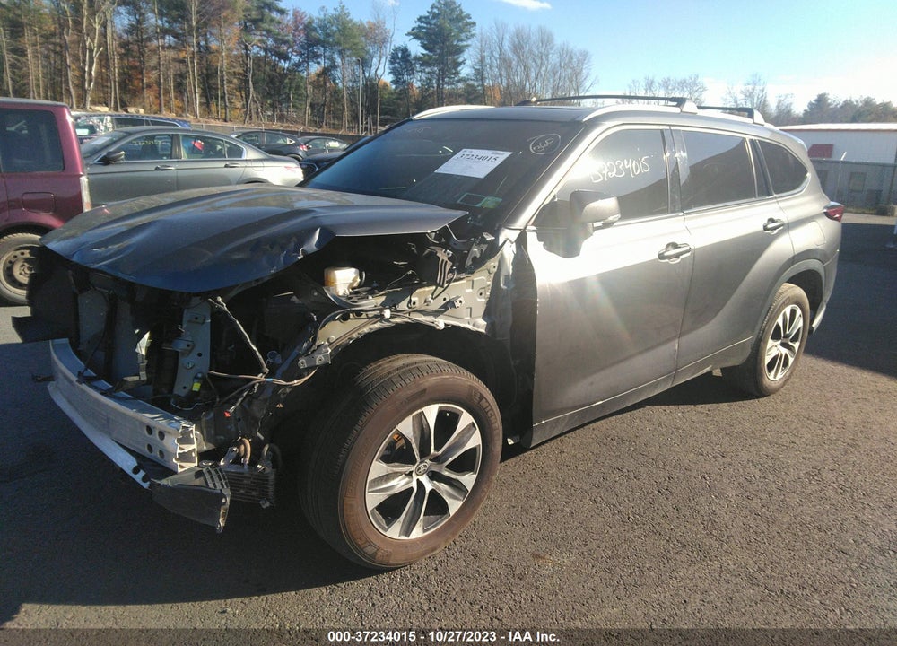 2022 TOYOTA HIGHLANDER XLE VIN: 5TDGZRBH0NS221307