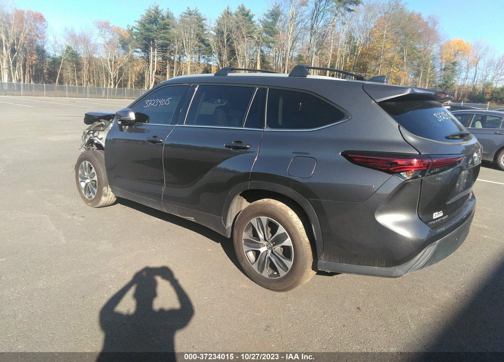 2022 TOYOTA HIGHLANDER XLE VIN: 5TDGZRBH0NS221307