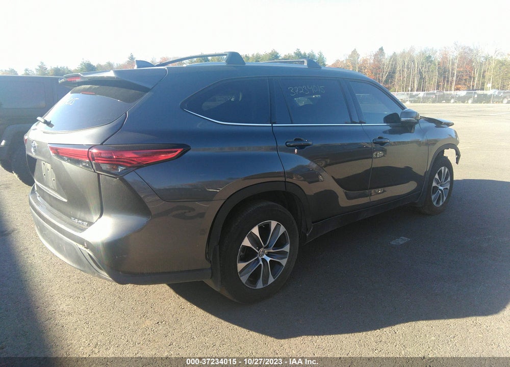 2022 TOYOTA HIGHLANDER XLE VIN: 5TDGZRBH0NS221307