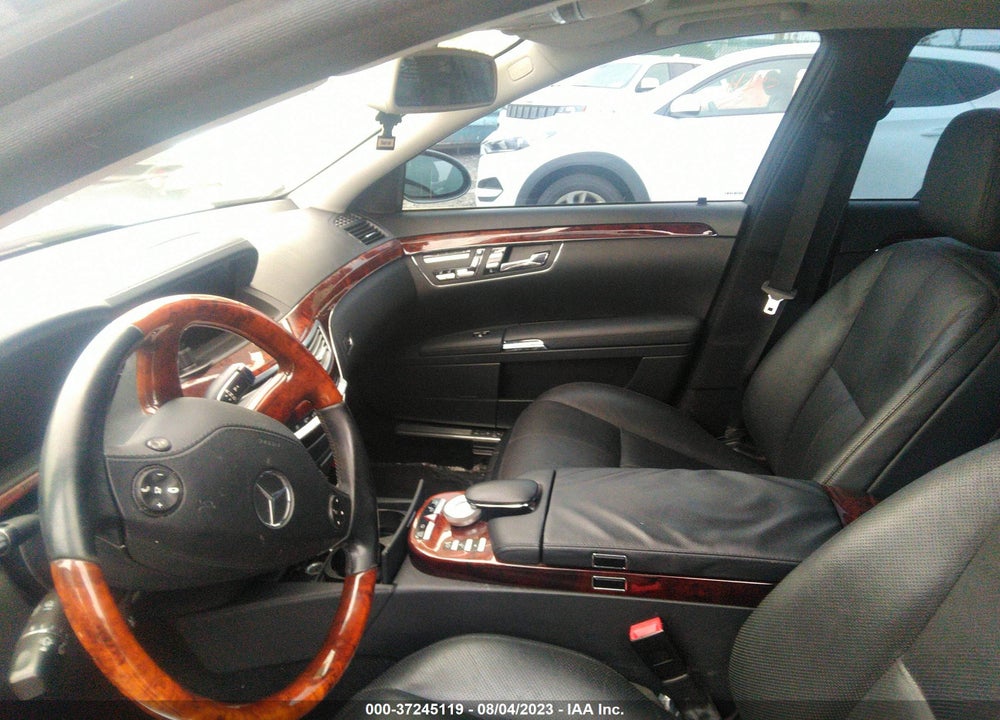 2009 MERCEDES-BENZ S 550 VIN: WDDNG71X79A276923