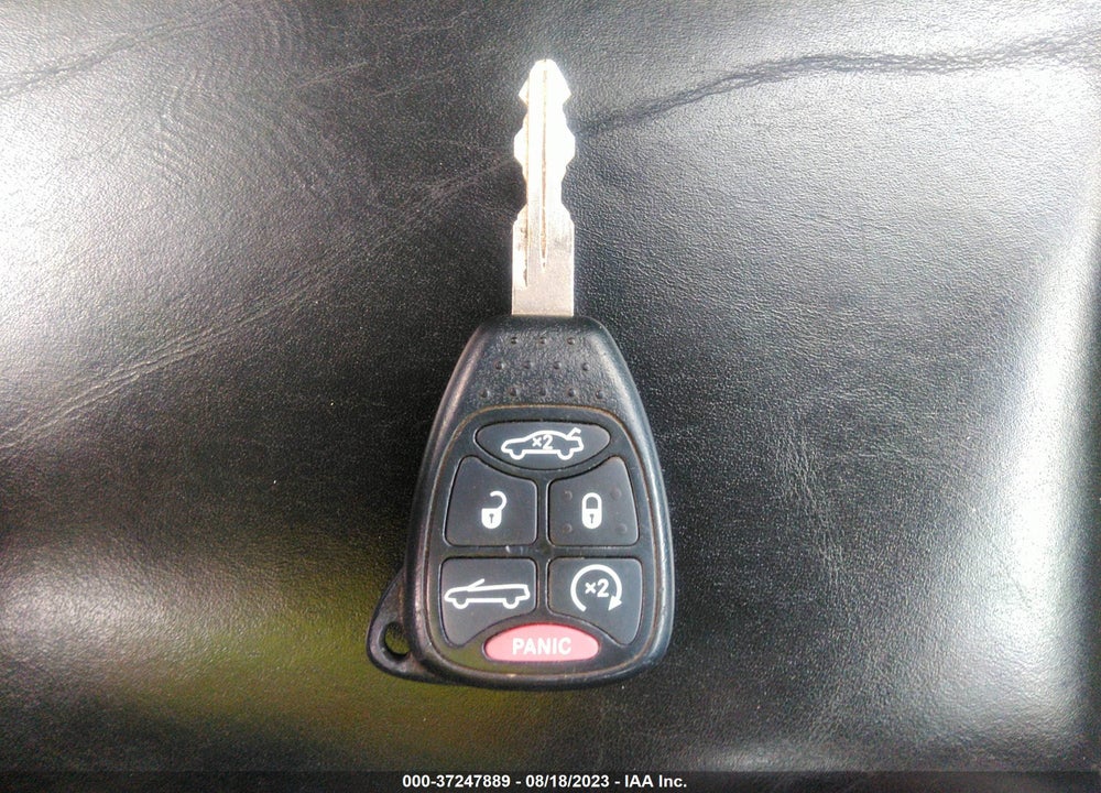 2014 CHRYSLER 200 VIN: 1C3BCBGG8EN135689