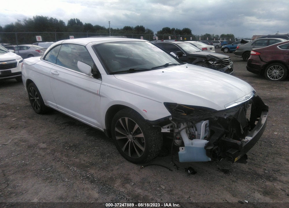 2014 CHRYSLER 200 VIN: 1C3BCBGG8EN135689