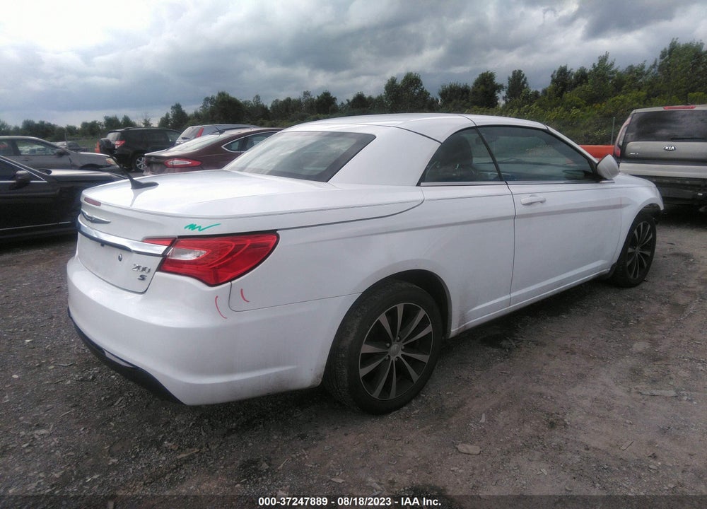2014 CHRYSLER 200 VIN: 1C3BCBGG8EN135689